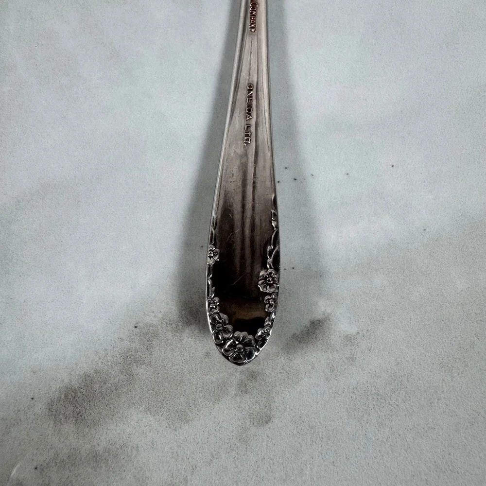 Vintage Oneida Simeon L & George H Rogers Silver Plated‎ Master Butter Knife